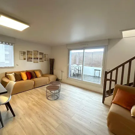 Rooftop Duplex 2 Steps From Paris